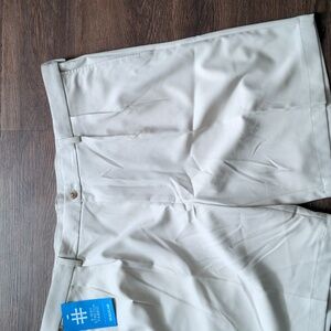 NWT Haggar Men's Size 44 Khaki Pleated Stretch Fabric Shorts Inseam 9.5 inches